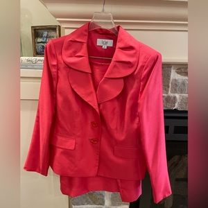 Two pieces Le Suite in Coral Size 16P. Fits more like a 14P